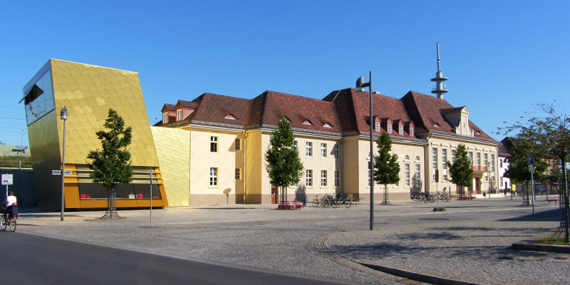 Luckenwalde: Bibliothek im Bahnhof